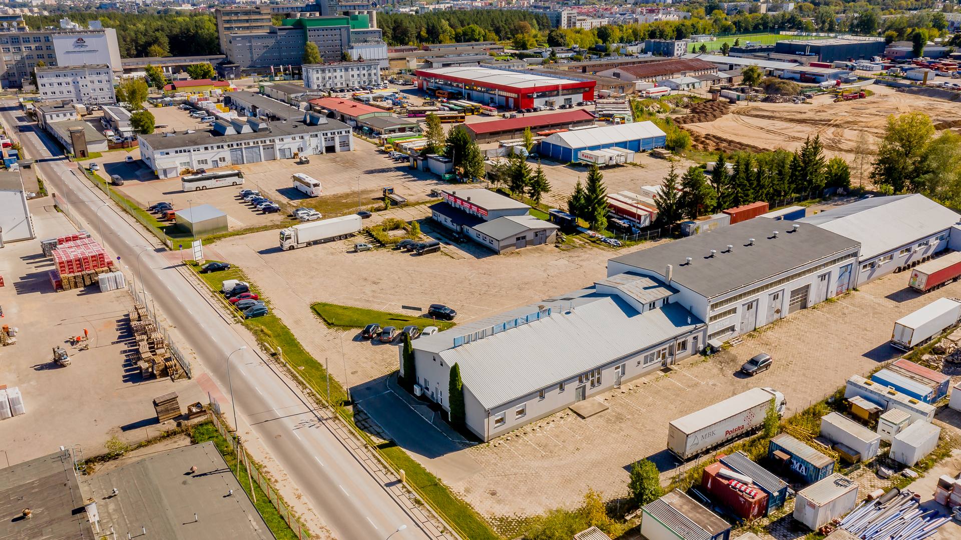 Budynek serwisu pojazdów ciężarowych i dostawczych Biascan – ujęcie z drona